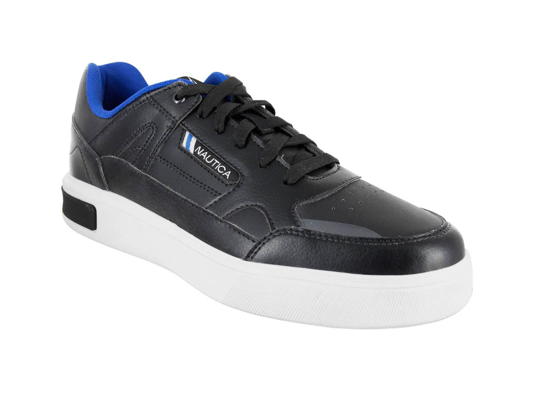Tenis Nautica color negro con suela blanca y forro interior azul.