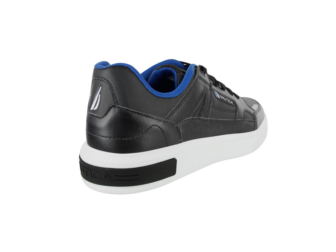 Tenis Nautica color negro con suela blanca y forro interior azul.