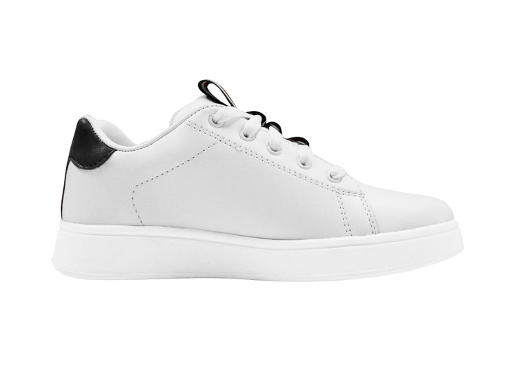 Tenis deportivos Nautica para niño en color blanco con detalles en negro y suela blanca.