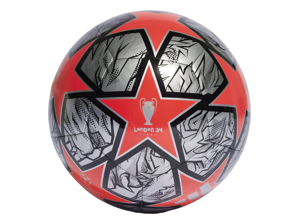 Balón de fútbol Adidas en colores plata metálico, rojo solar y negro con diseño geométrico brillante.