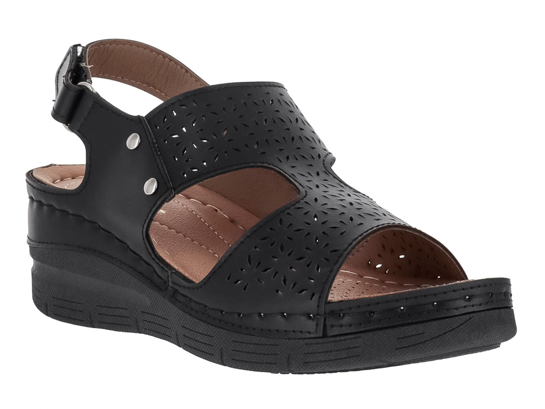 Sandalia negra de plataforma para mujer con detalles perforados y correa ajustable en el tobillo.