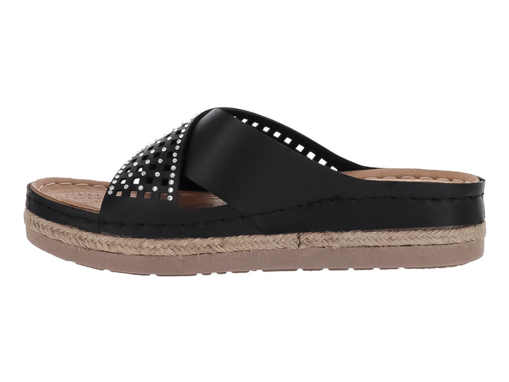 Sandalia negra de plataforma con correa decorada con tachuelas y suela de esparto beige.