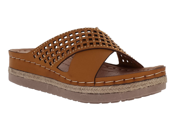Sandalia color avellana para mujer con tira calada y suela de plataforma con detalle de cuerda.