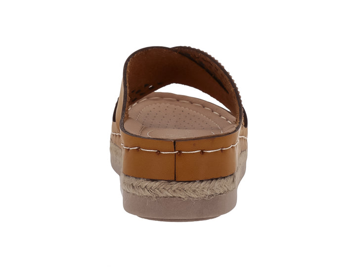 Sandalia color avellana para mujer con tira calada y suela de plataforma con detalle de cuerda.