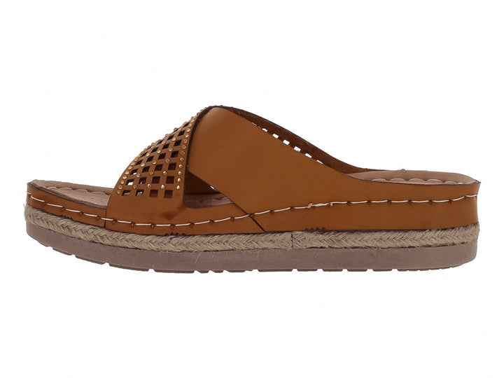 Sandalia color avellana para mujer con tira calada y suela de plataforma con detalle de cuerda.