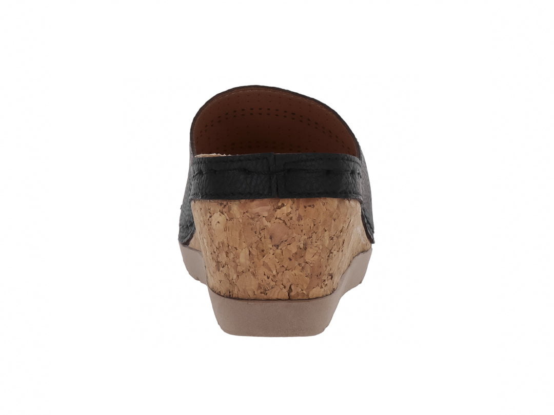 Sandalia negra de cuña con plataforma de corcho y suela beige para mujer.