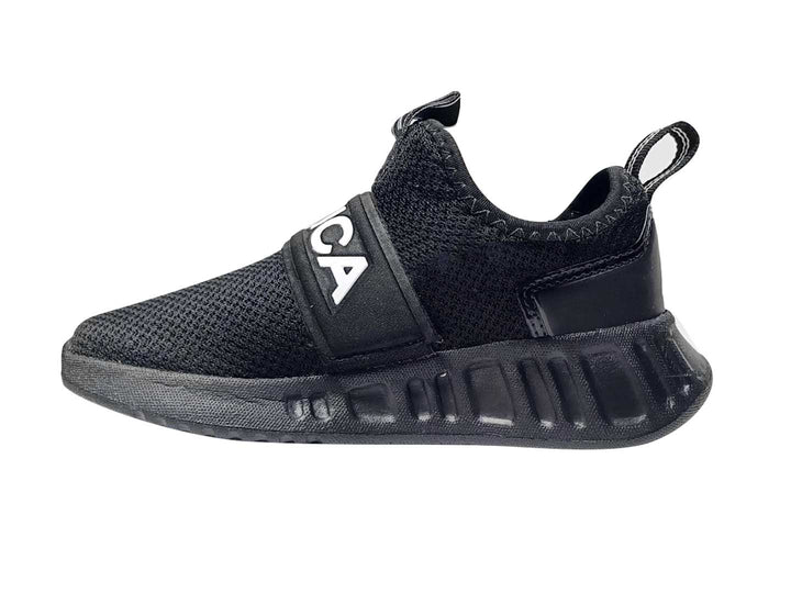 Tenis deportivos Nautica para Niño en color negro, estilo slip-on con banda elástica y suela gruesa.