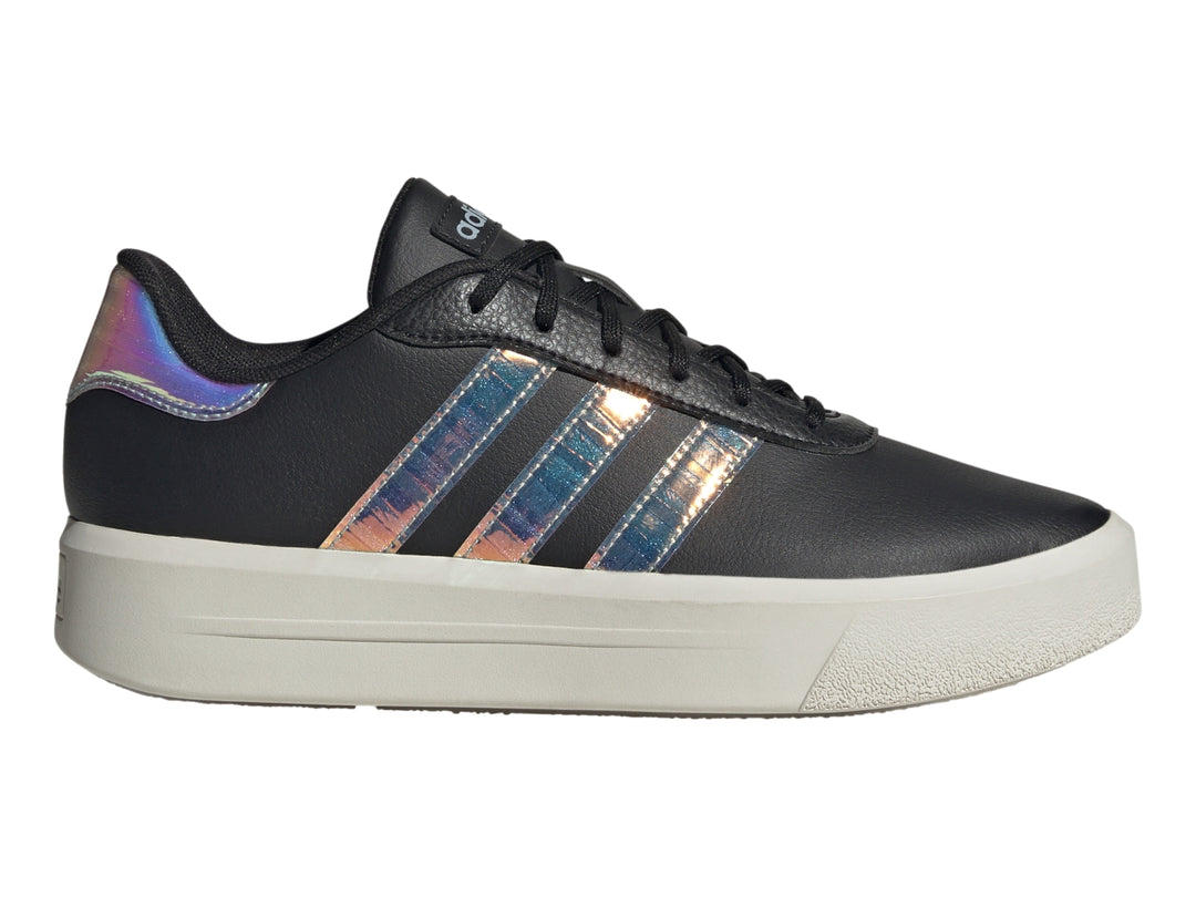 Tenis Adidas Court Platform en color negro con franjas laterales iridiscentes y suela blanca ancha.