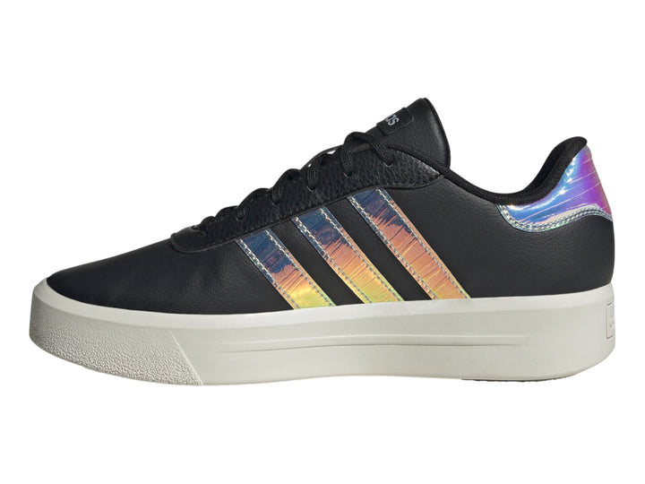 Tenis Adidas Court Platform en color negro con franjas laterales iridiscentes y suela blanca ancha.