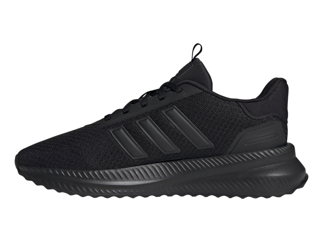 Tenis deportivos Adidas en color negro total, vista lateral.