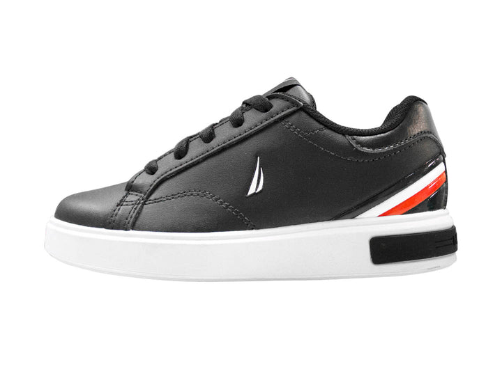 Tenis deportivos infantiles marca Nautica en color negro con suela blanca y detalle de franjas rojas y blancas laterales.