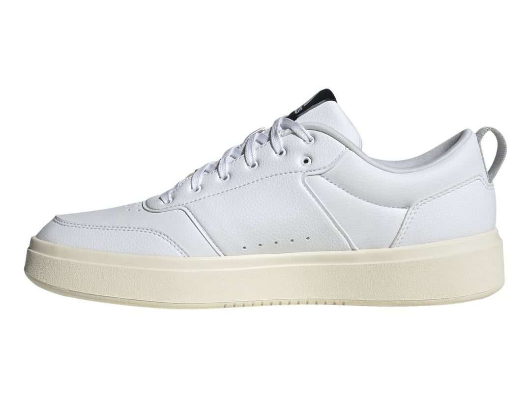 Tenis Adidas Park ST color blanco con suela off-white y logotipo negro lateral.