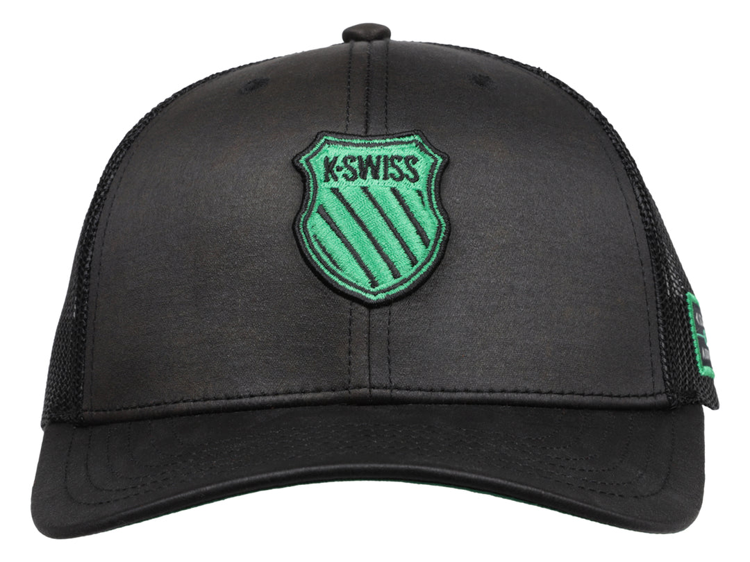Gorra K-Swiss color negro con panel frontal sólido, malla trasera y detalles en verde.