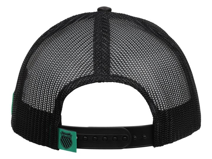 Gorra K-Swiss color negro con panel frontal sólido, malla trasera y detalles en verde.