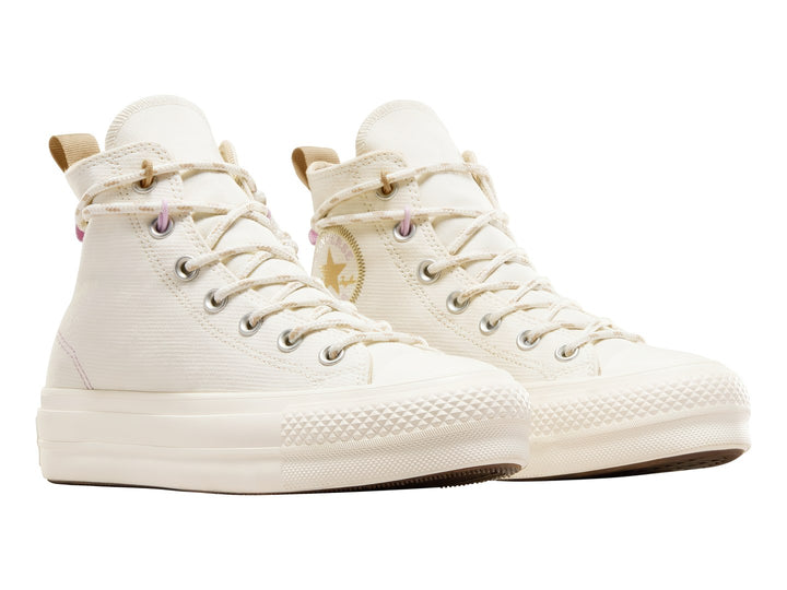 Tenis Converse Chuck Taylor All Star Lift Platform en color blanco hueso con suela de plataforma elevada.