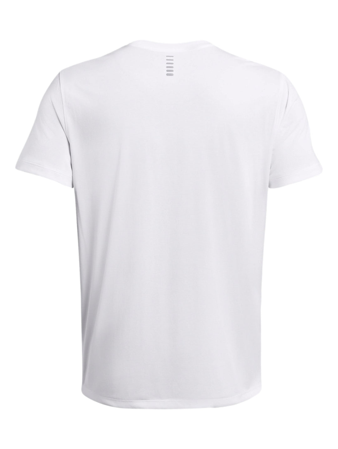 Hombre vistiendo una playera deportiva de manga corta color blanco de la marca Under Armour.