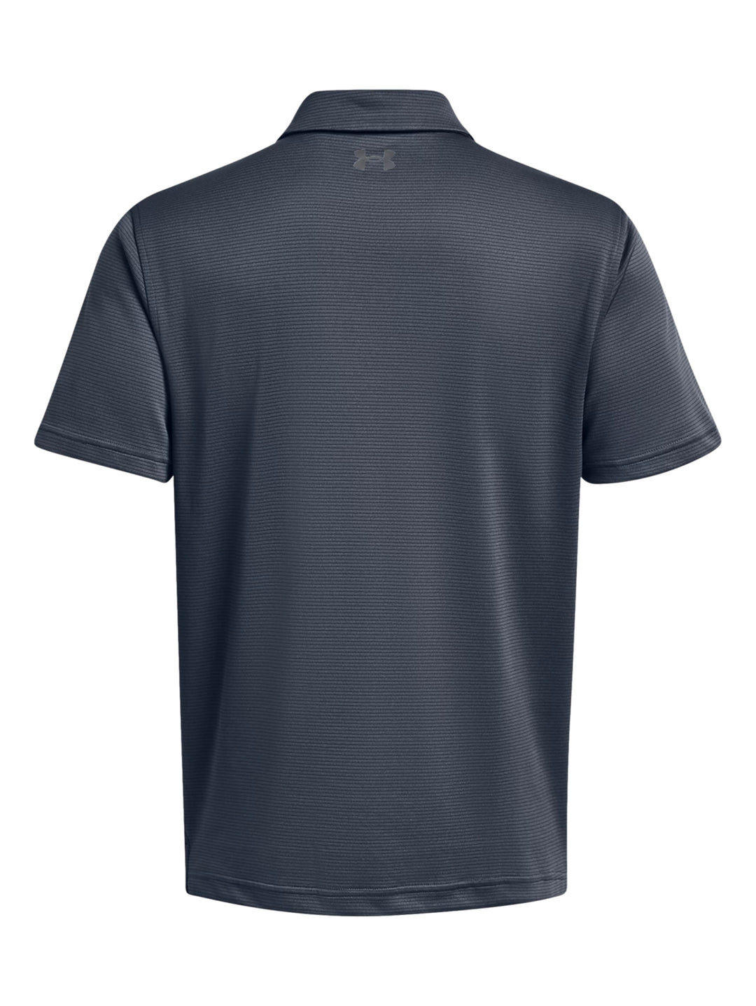 Hombre vistiendo polo deportivo Under Armour de color gris oscuro con cuello y manga corta.