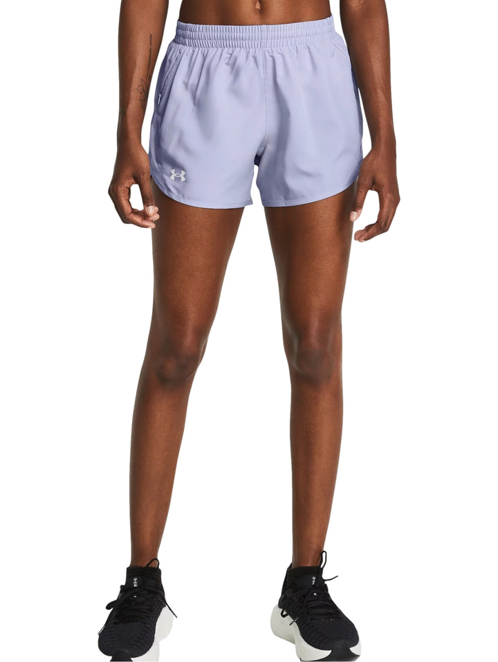 Shorts deportivos Under Armour color celeste para mujer con cintura elástica y logo reflectante.