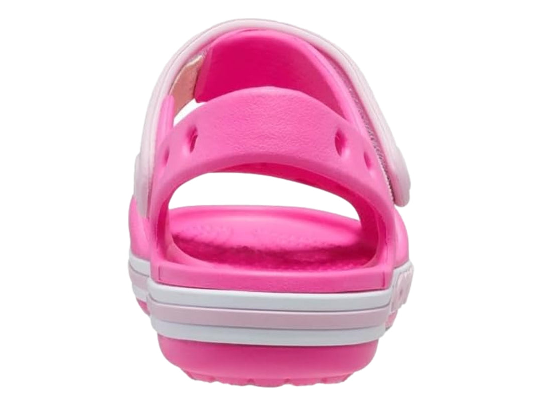 Sandalia Crocs Bayaband en color rosa eléctrico con correa ajustable y suela blanca.