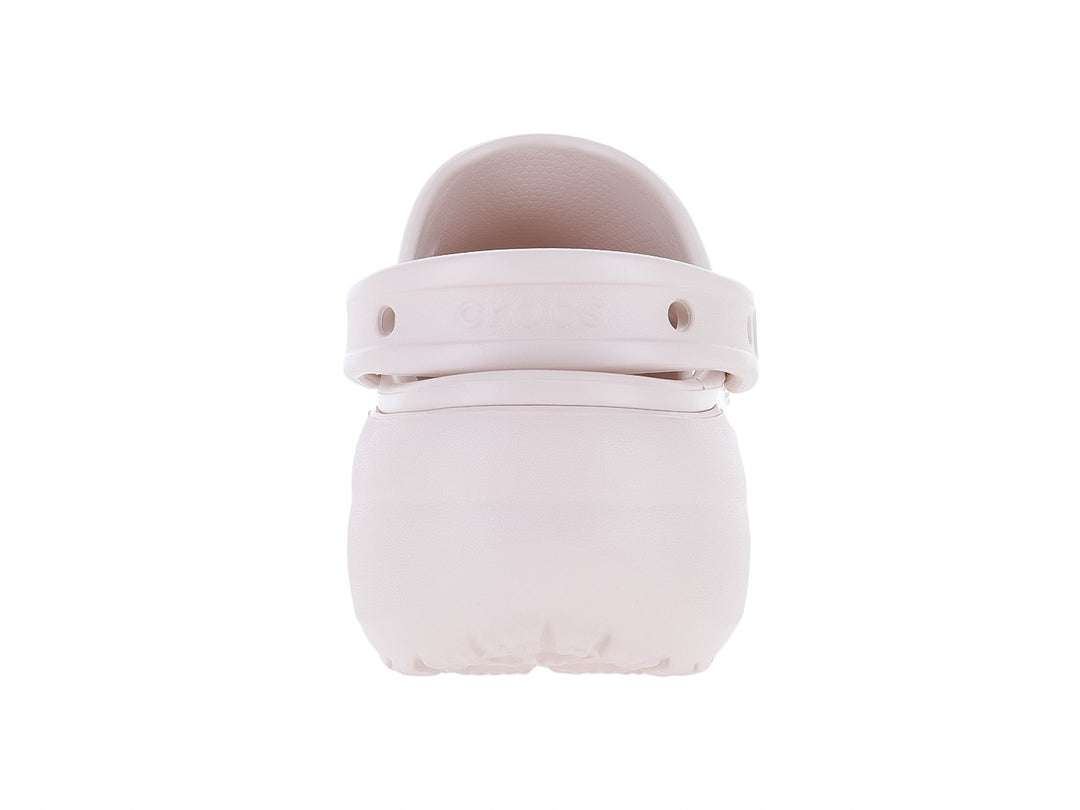Zuecos Crocs Classic Platform Clog en color Quartz con suela de plataforma elevada y correa trasera.