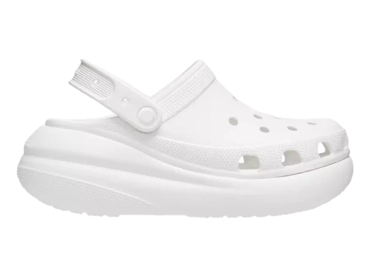 Zuecos Crocs Crush Clog en color blanco con plataforma elevada y correa trasera.