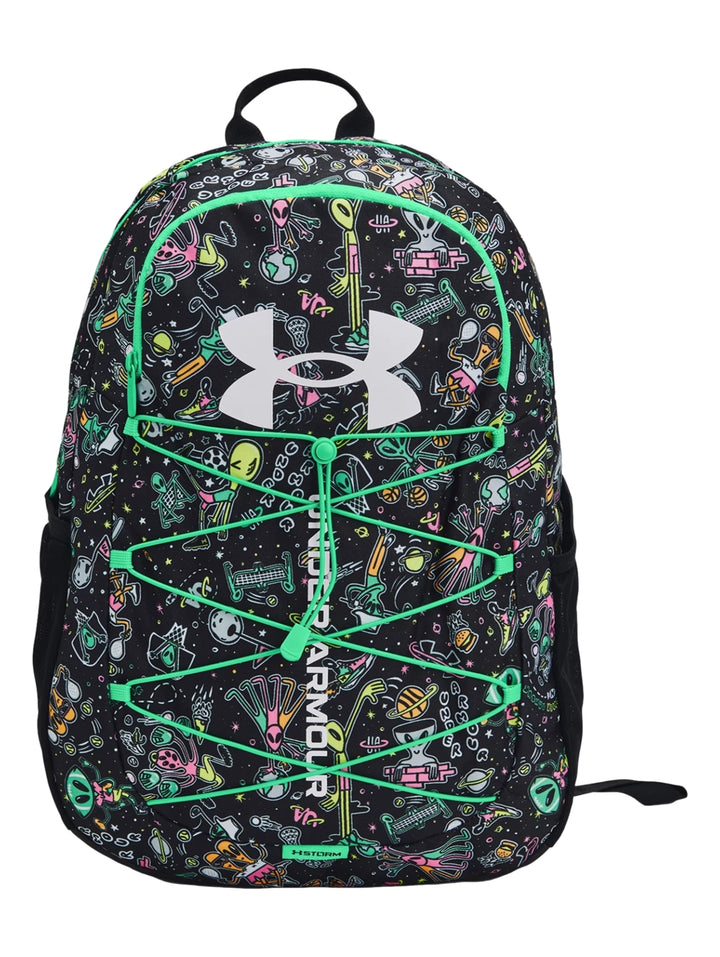 Mochila Under Armour Hustle Sport con estampado multicolor de alienígenas y detalles en verde neón sobre fondo negro.