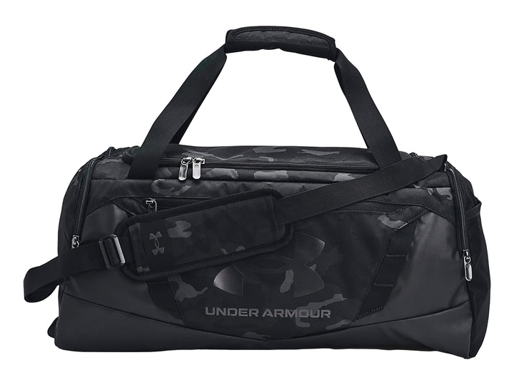 Maleta deportiva Under Armour UA Undeniable 5.0 de color negro con diseño de camuflaje oscuro.