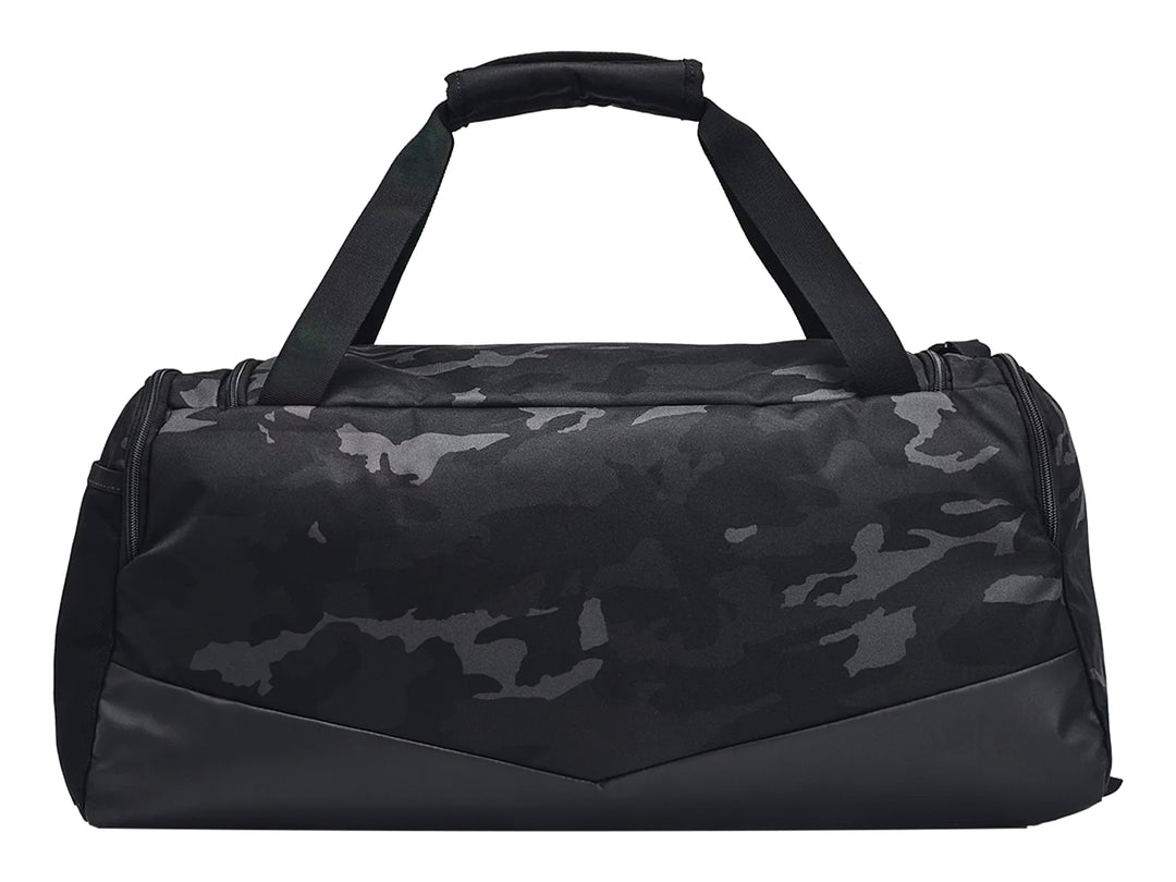 Maleta deportiva Under Armour UA Undeniable 5.0 de color negro con diseño de camuflaje oscuro.