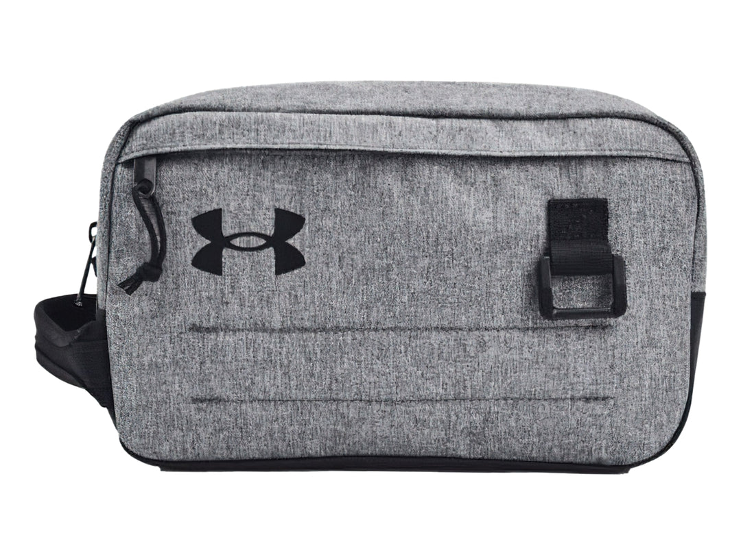 Estuche de viaje Under Armour en color gris jaspeado con detalles y logotipo en negro.
