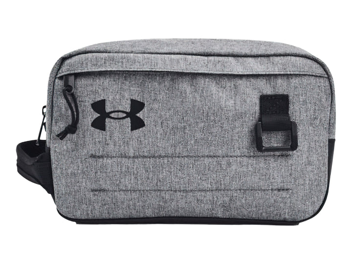 Estuche de viaje Under Armour en color gris jaspeado con detalles y logotipo en negro.