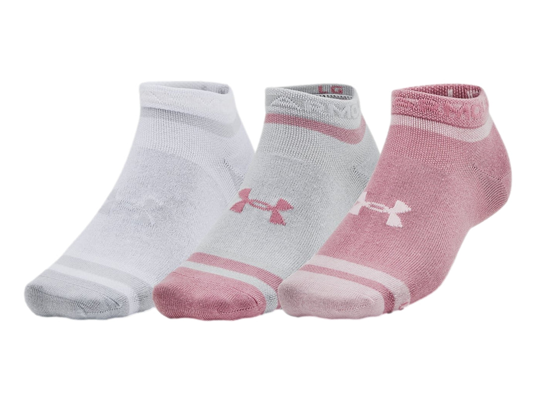 Paquete de tres pares de calcetines deportivos Under Armour en colores blanco, gris y rosa.