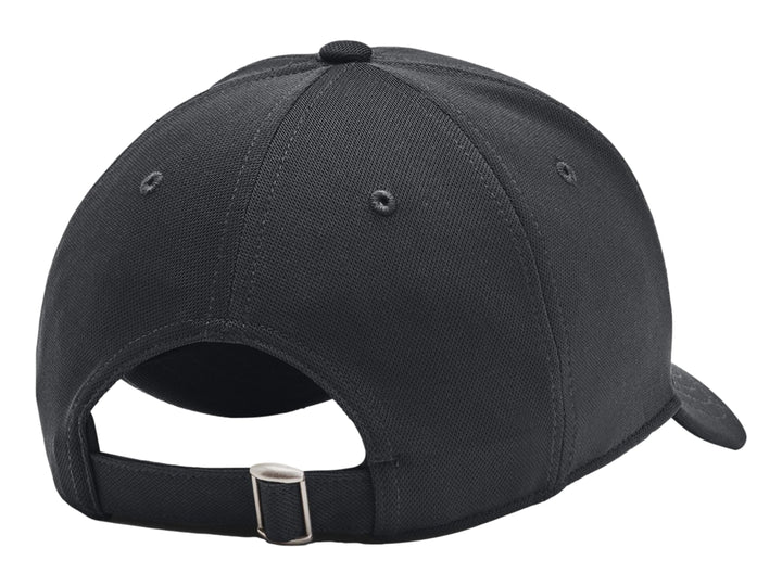 Gorra deportiva Under Armour color gris antracita con logotipo frontal en color rojo cinna.