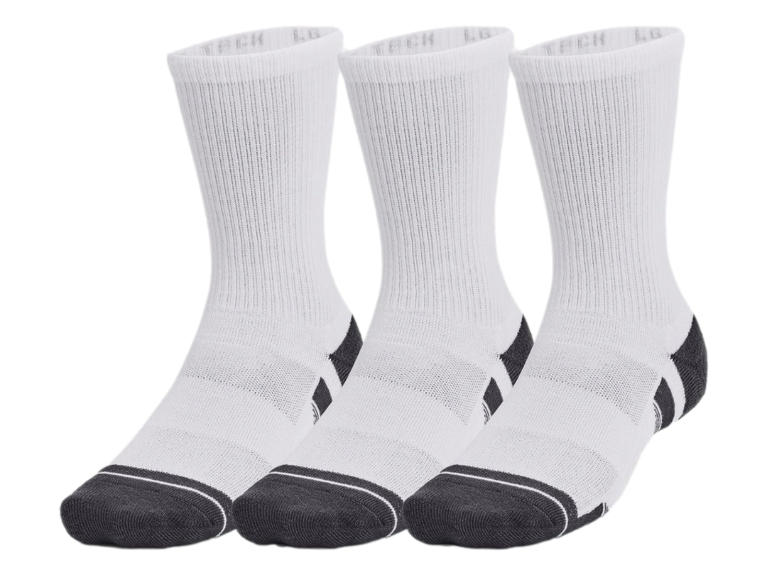 Paquete de tres calcetines deportivos Under Armour color blanco con detalles en gris en la punta y talón.