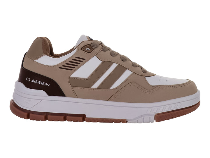 Tenis casuales Clasben en colores beige y blanco con detalles en marrón y suela blanca.