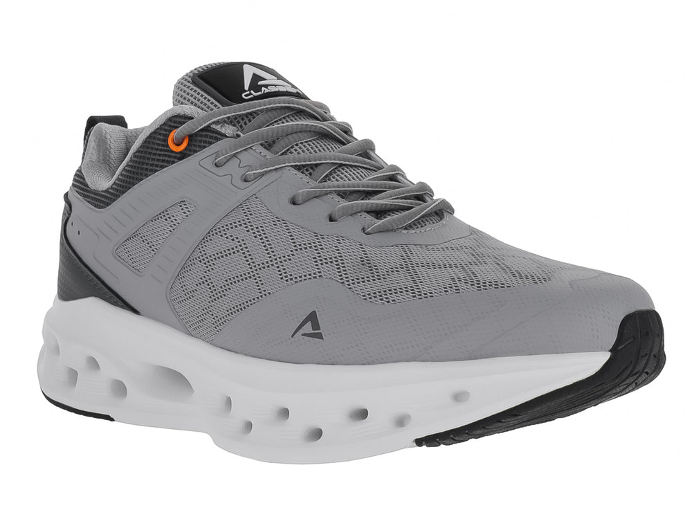 Tenis deportivos Clasben Coast en color gris oxford con suela blanca gruesa y detalles en naranja.