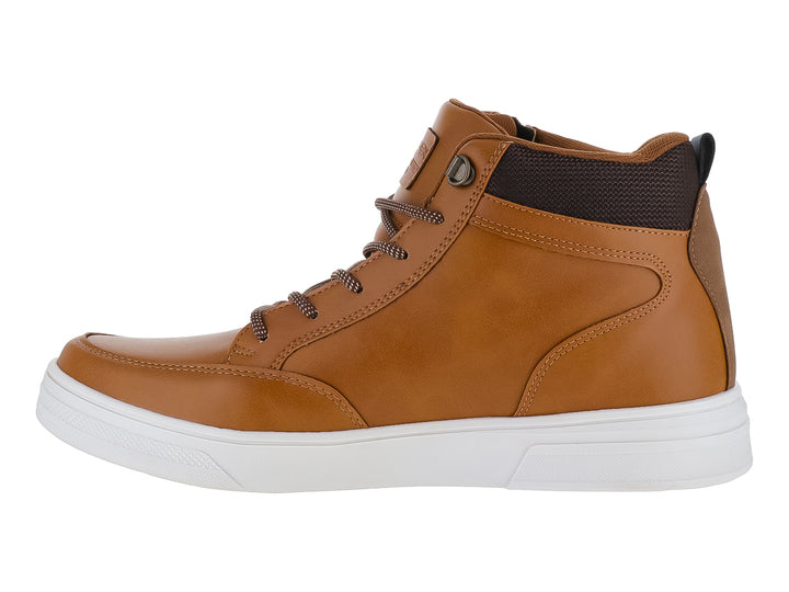 Botín casual color camel con suela blanca, cordones y cierre lateral.