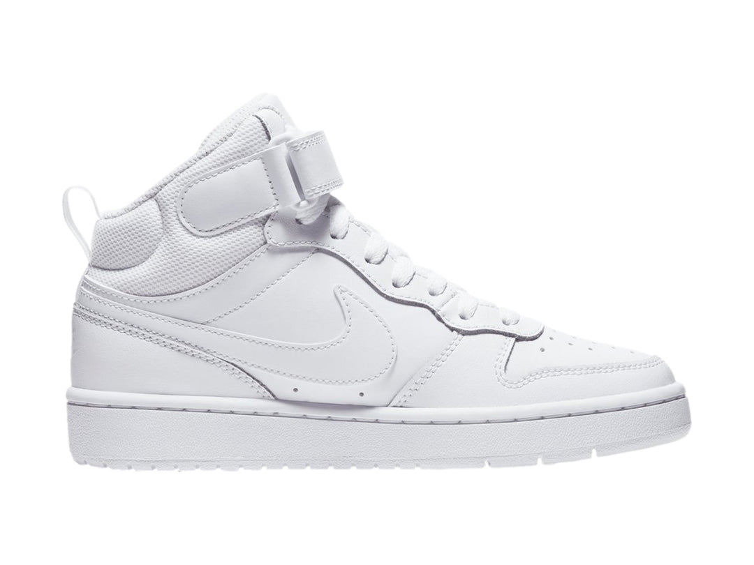 Tenis Nike Court Borough Mid 2 color blanco para niños con correa en el tobillo.