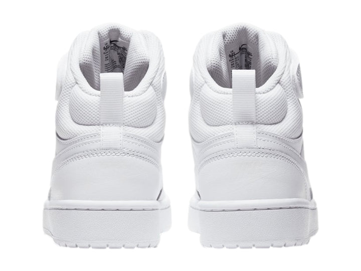 Tenis Nike Court Borough Mid 2 color blanco para niños con correa en el tobillo.