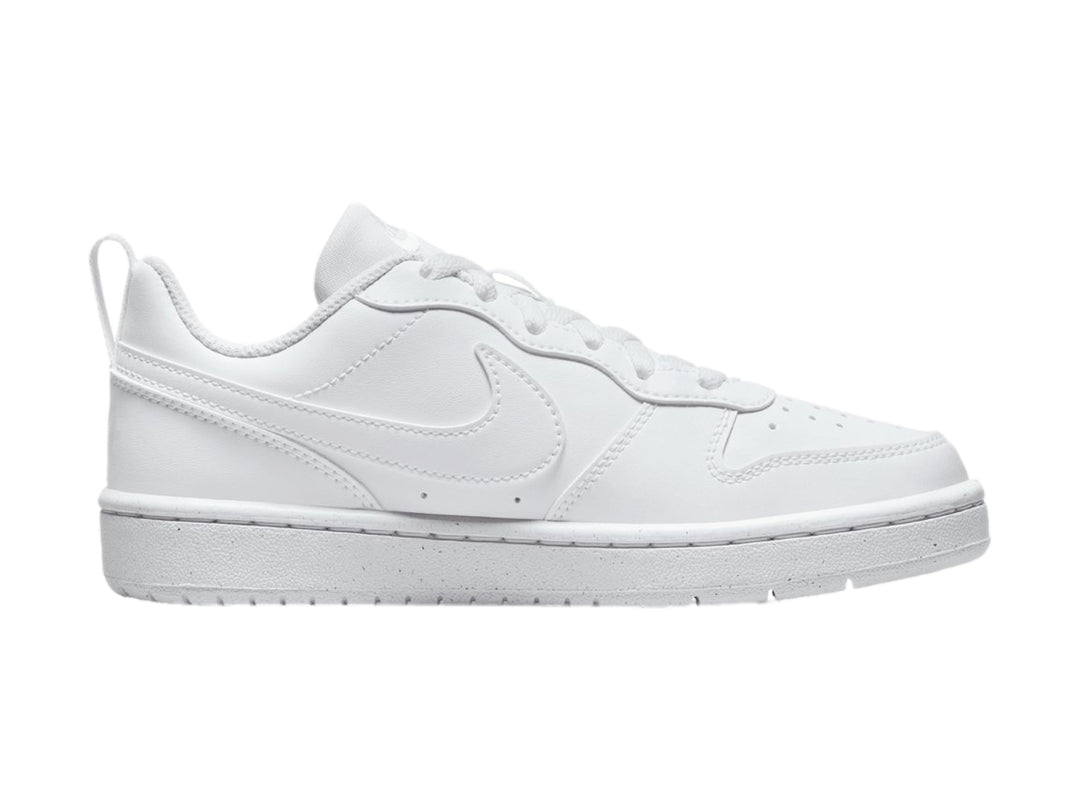 Tenis Nike Court Borough Low Recraft en color blanco total para niños.