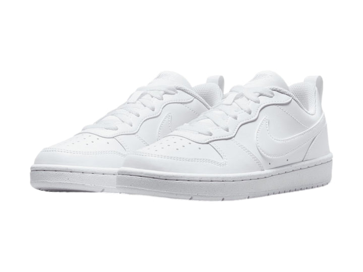 Tenis Nike Court Borough Low Recraft en color blanco total para niños.