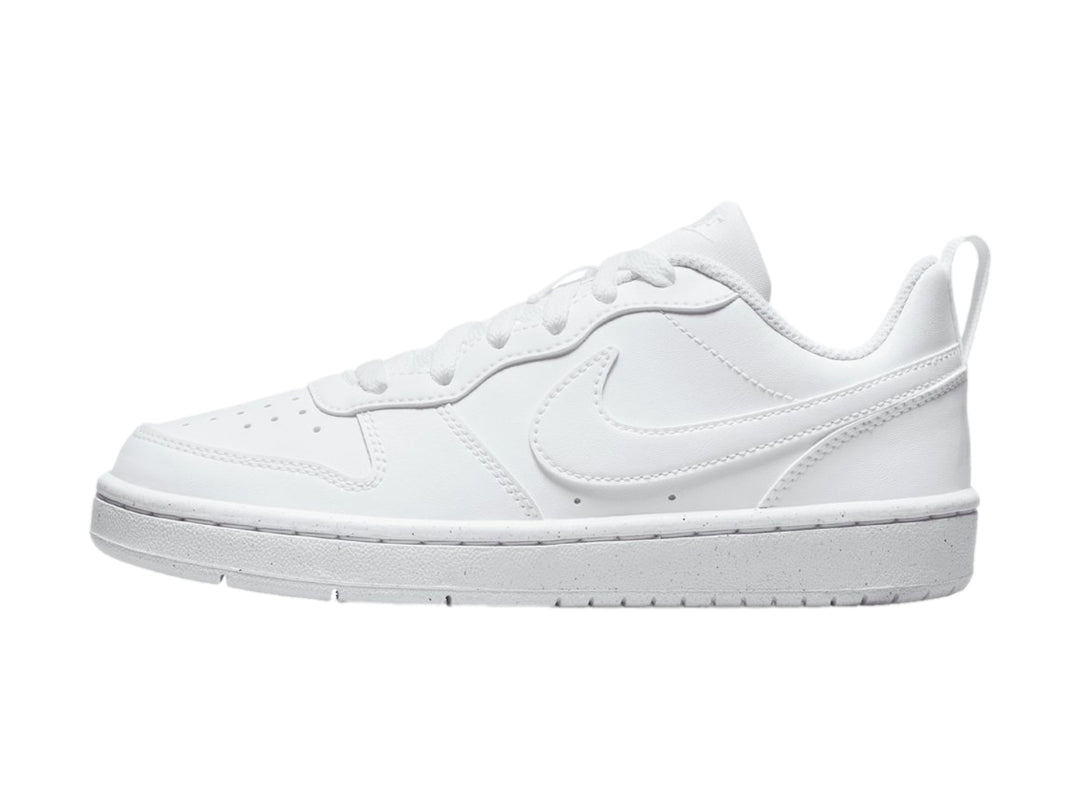Tenis Nike Court Borough Low Recraft en color blanco total para niños.