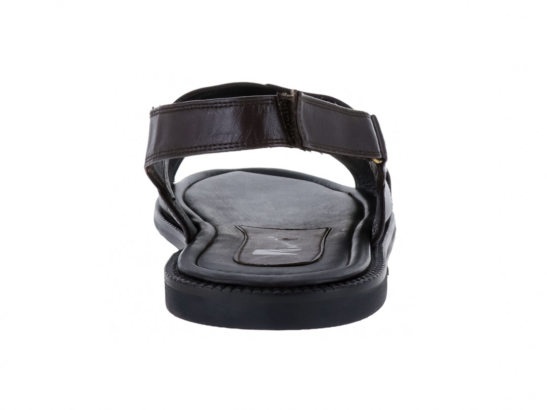 Sandalia para hombre de cuero color café con correa ajustable y suela negra.