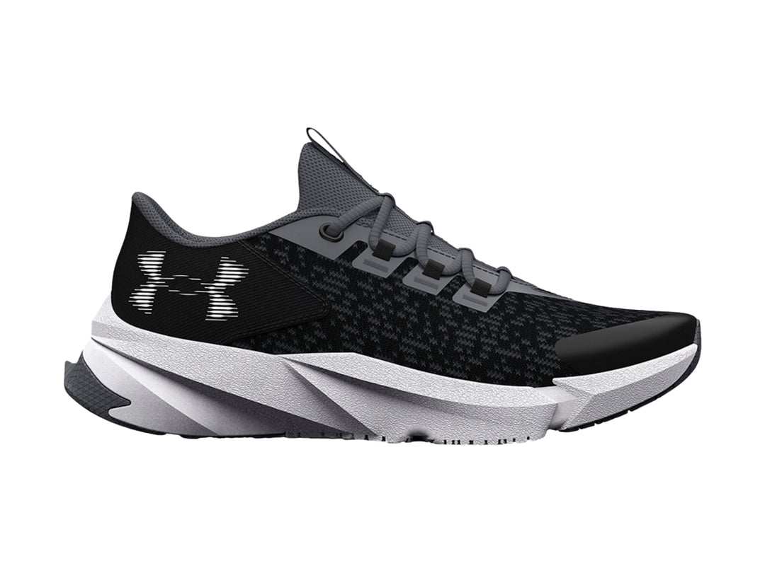 Tenis deportivos Under Armour para niño en color negro con suela blanca.