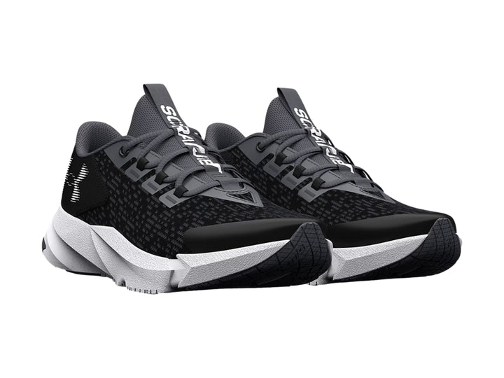 Tenis deportivos Under Armour para niño en color negro con suela blanca.