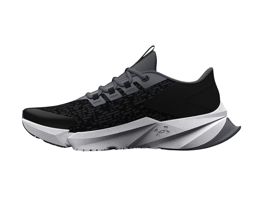 Tenis deportivos Under Armour para niño en color negro con suela blanca.