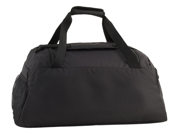 Maleta deportiva PUMA Teamgoal en color negro con asas superiores y múltiples compartimentos con cierre.