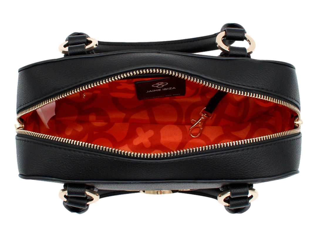Bolso negro de Jaime Ibiza con asa superior y detalles metálicos en color dorado.