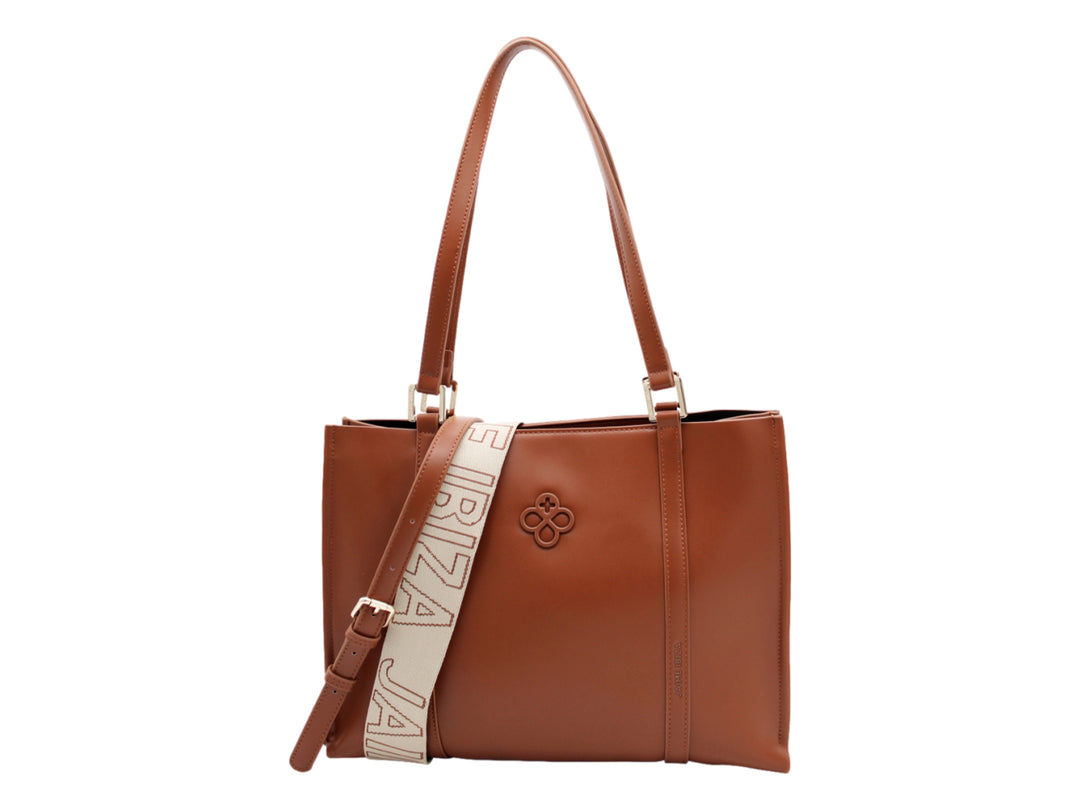 Bolso de hombro Jaime Ibiza en color tabaco con correa ancha beige y acabado liso.