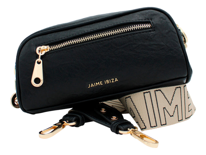 Bolso de hombro pequeño color negro con detalles y cierres en tono dorado y logotipo frontal metálico.