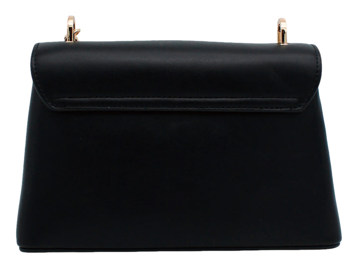 Bolso negro de Jaime Ibiza con cierre circular dorado y cuerpo con textura acanalada.